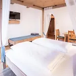 Stauders Und Bed & Breakfast Mutters